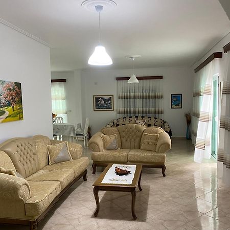 Hotel Vila Kafe Lukovë 외부 사진