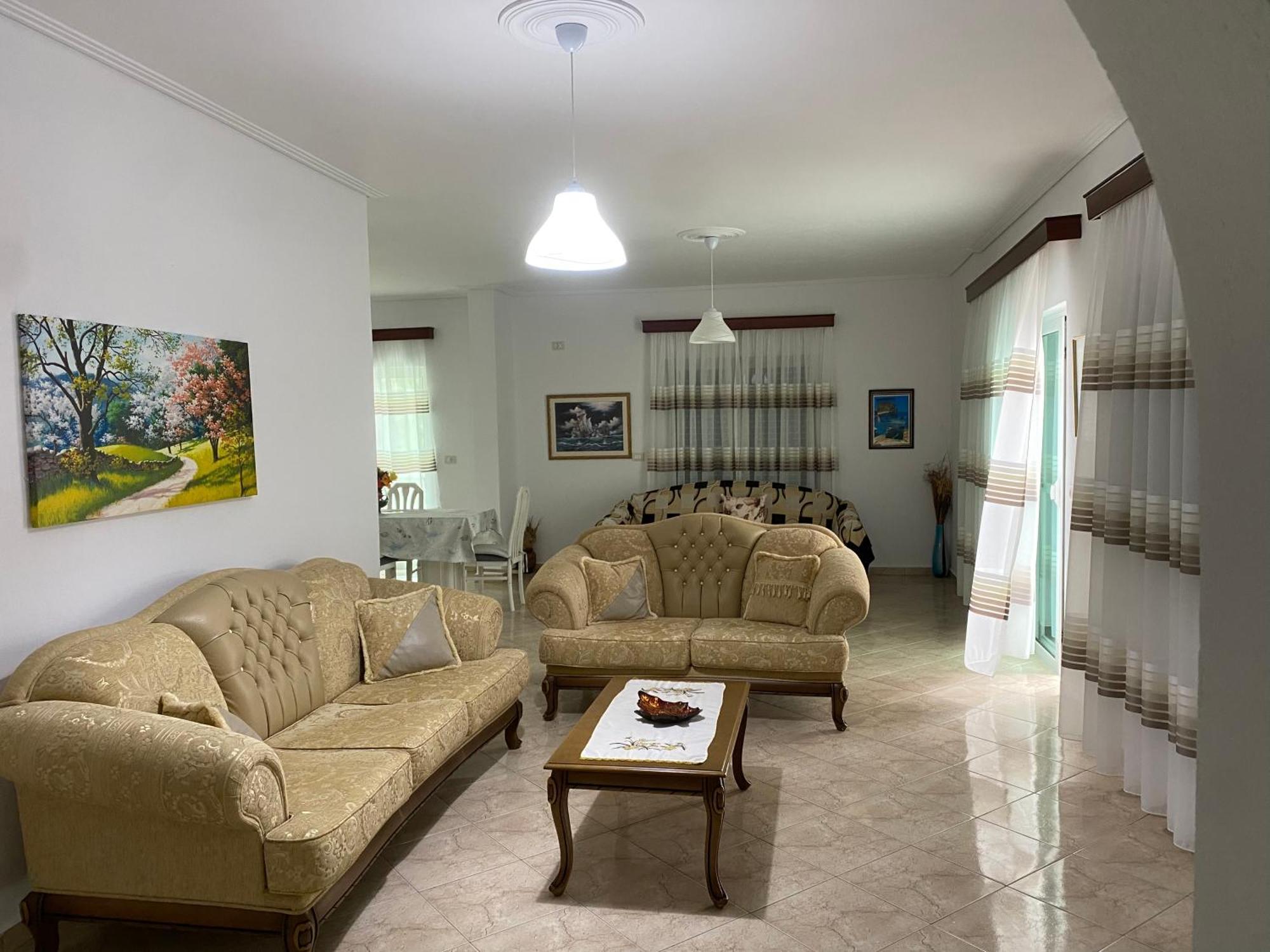 Hotel Vila Kafe Lukovë 외부 사진