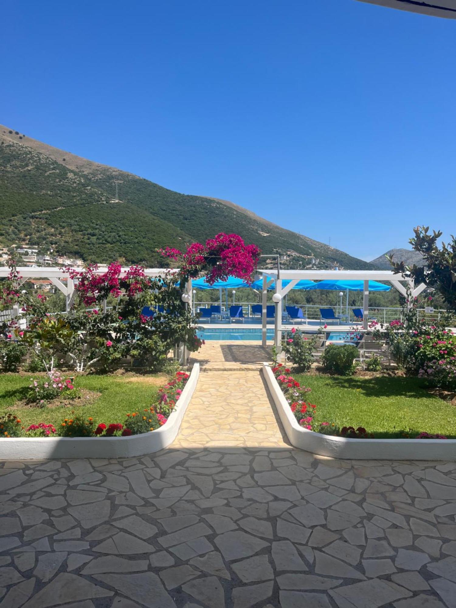 Hotel Vila Kafe Lukovë 외부 사진
