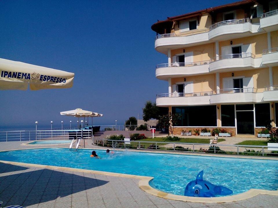 Hotel Vila Kafe Lukovë 외부 사진