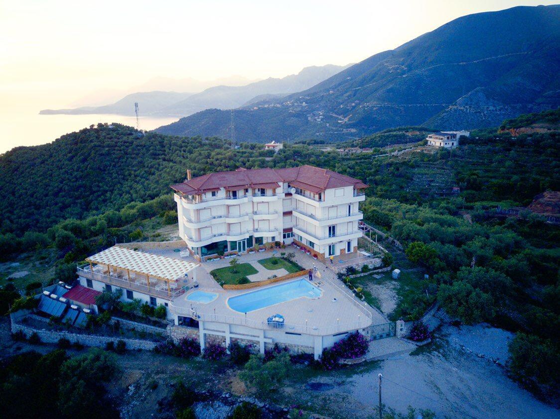Hotel Vila Kafe Lukovë 외부 사진