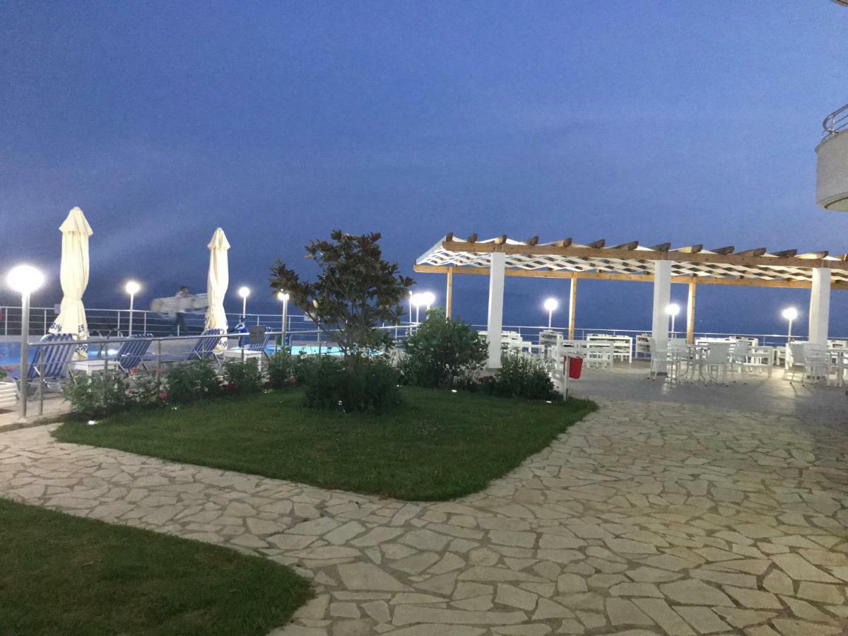 Hotel Vila Kafe Lukovë 외부 사진