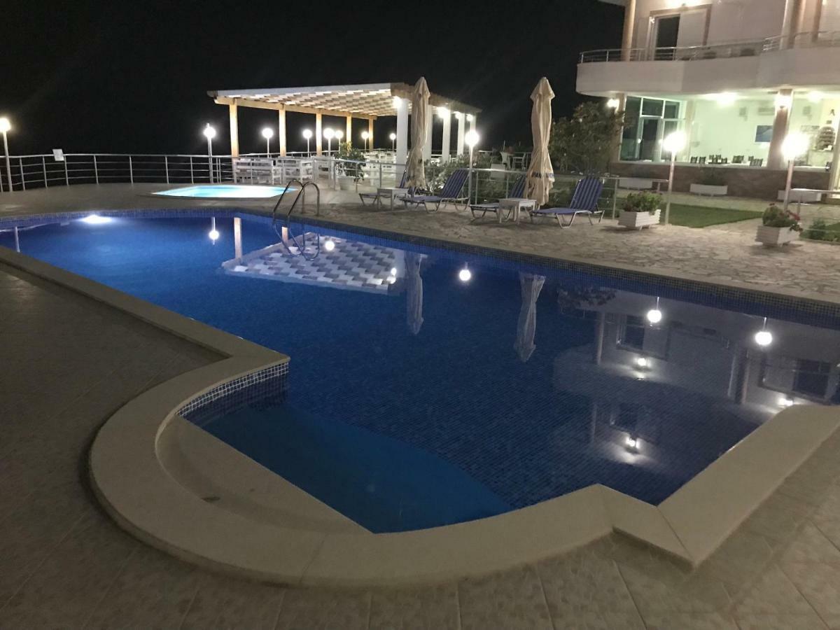 Hotel Vila Kafe Lukovë 외부 사진