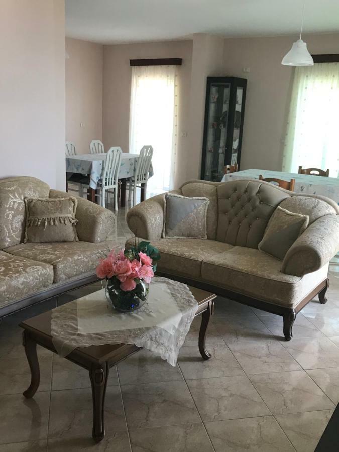 Hotel Vila Kafe Lukovë 외부 사진